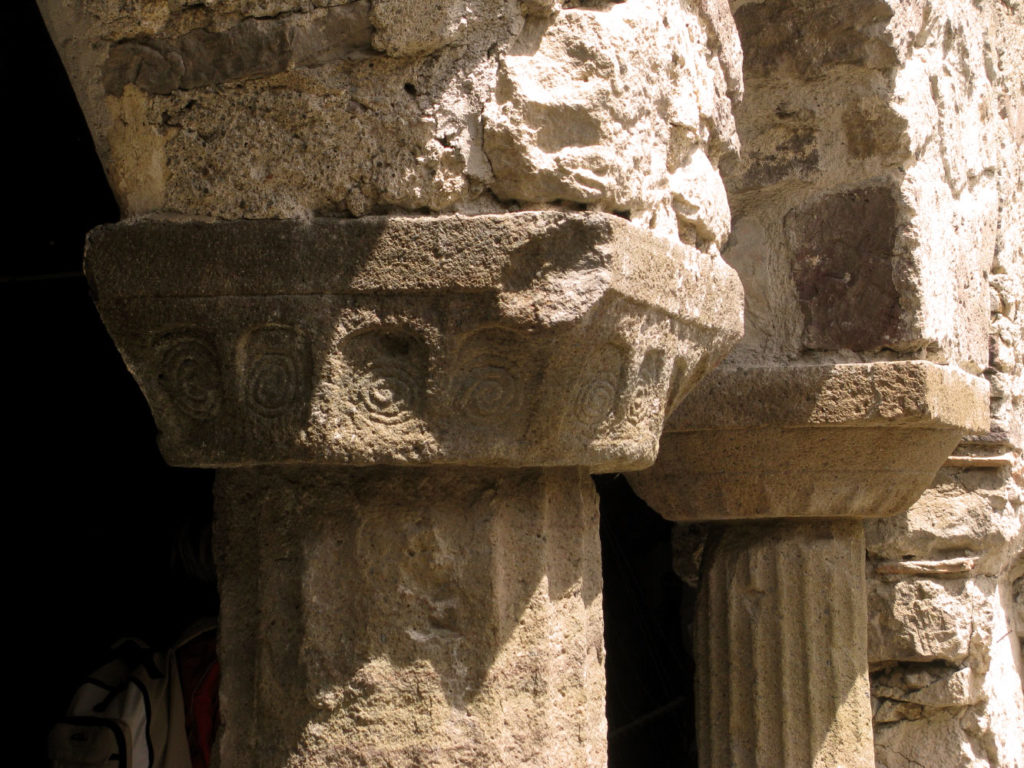 Particolari del Chiostro Normanno di Lipari